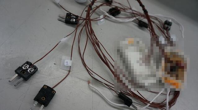 所有的感溫線上都有編號以便識別。 所有的感溫線上都有編號以便識別。