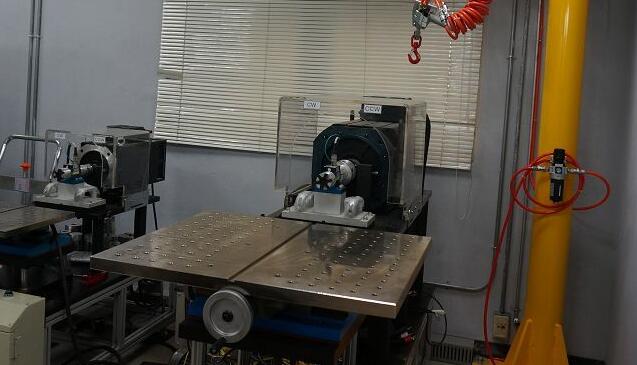 如果是比較大型的馬達,進行堵轉會產生強大的扭力,這時就必須透過一些專門的夾具設備固定之后進行測試。 如果是比較大型的馬達,進行堵轉會產生強大的扭力,這時就必須透過一些專門的夾具設備固定之后進行測試。